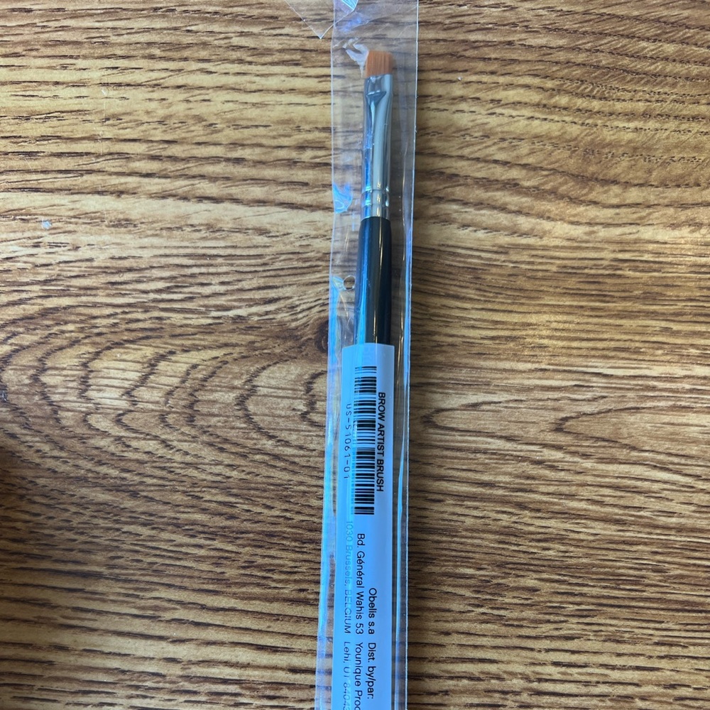 Younique brow artist brush